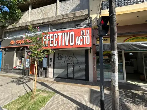 MUY BUEN LOCAL SOBRE AV VELEZ SARSFIELD A MTS ESTACION MUNRO