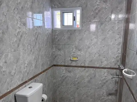 Casa 6 ambientes con 1 baño