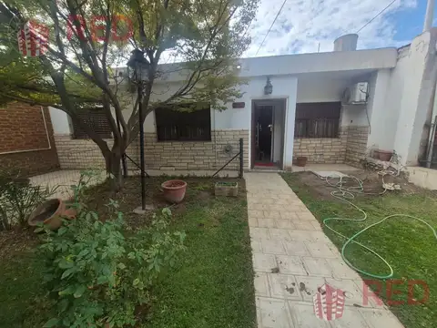 Vende Casa 2 Dormitorios - B° Jardin