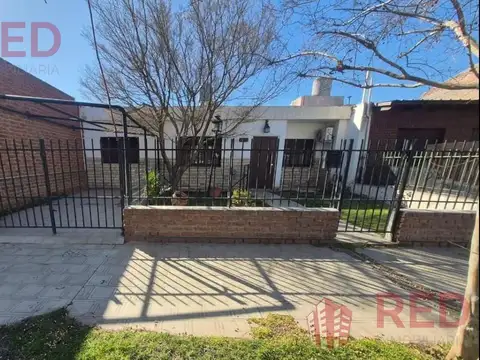 Vende Casa 2 Dormitorios - B° Jardin