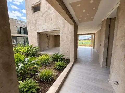 Casa en Venta en El Cantón - Barrio Golf, USD 420.000