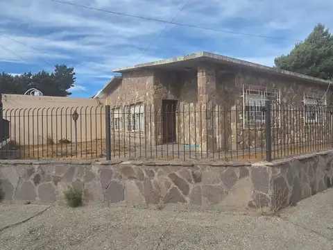 CASA CON LOCALES EN RADA TILLY