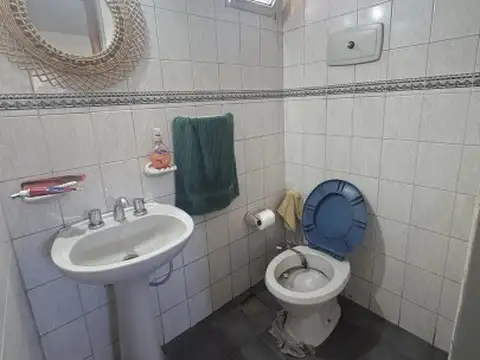 Casa 2 ambientes con 2 baños