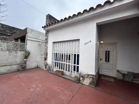 Casa 7 ambientes con 1 baño