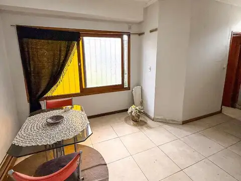 LOCAL COMERCIAL CON ESPACIO PARA OFICINA