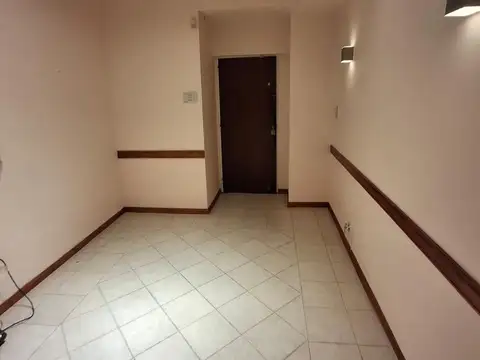 Oficina 6 ambientes con 1 baño