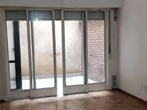 CALLAO/RIOJA: Departamento con patio en barrio Lourdes