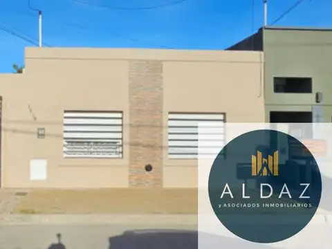 VENDE | CASA de 2 dormitorios con cochera 100