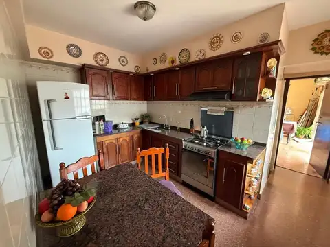 Casa en Venta con 4 cocheras