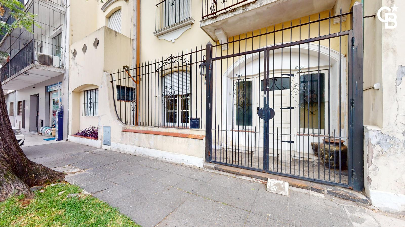 Venta Casa 50 años 5 dormitorios, 245m2, con balcón, Mariscal Francisco  Solano Lopez 3100, Agronomia | Argenprop