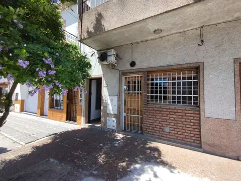 Venta PH 3 Ambientes al frente con balcón Bernal