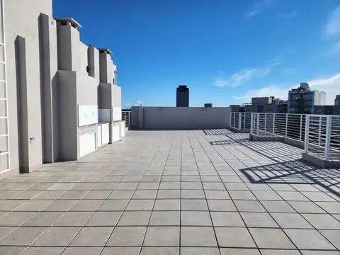 MONOAMBIENTE CON COCHERA