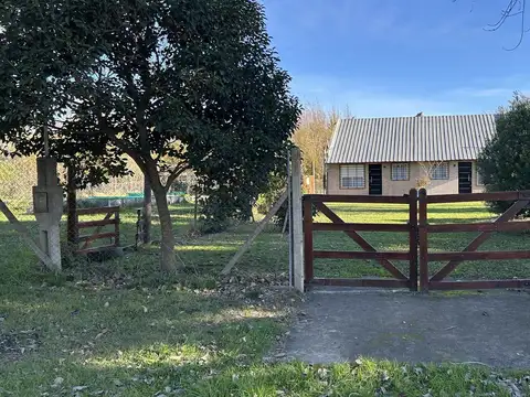 VENTA DE DOS CASAS EN BARRIO FELIX U CAMET CON GRAN PARQUE