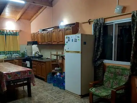 Casa 4 ambientes con 2 baños