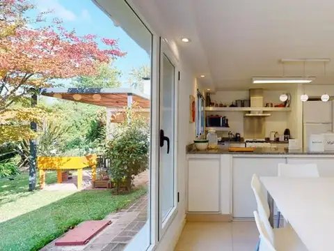 CASA EN VENTA GONNET 3 DORMITORIOS ENTRE CAMINOS