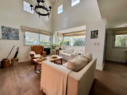Casa 5 ambientes con 3 baños