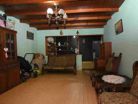 Casa 3 ambientes con 1 baño