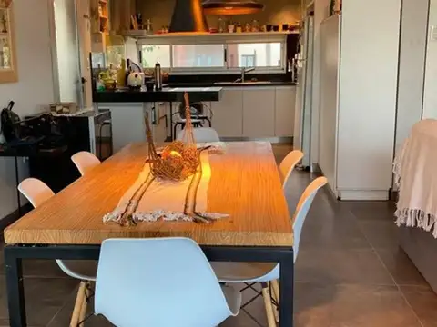 Casa en Alquiler con 2 cocheras