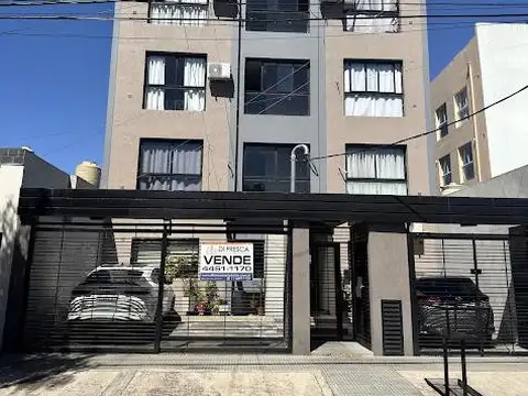 DEPARTAMENTO 2 AMB. PLANTA BAJA: CON PATIO Y COCHERA