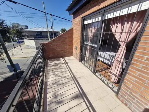 VENTA CASA 3 AMBIENTES EN VILLA LUZURIAGA CON PATIO