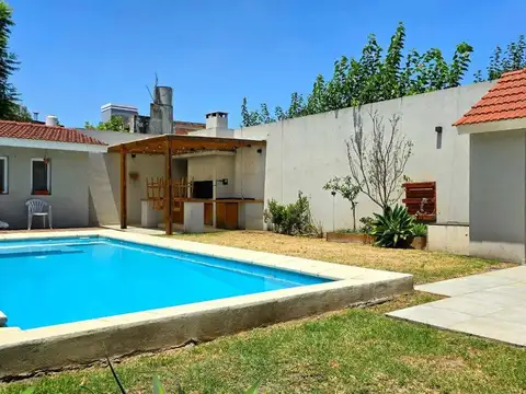 Venta Casa 4 ambientes Jardín Piscina San Justo
