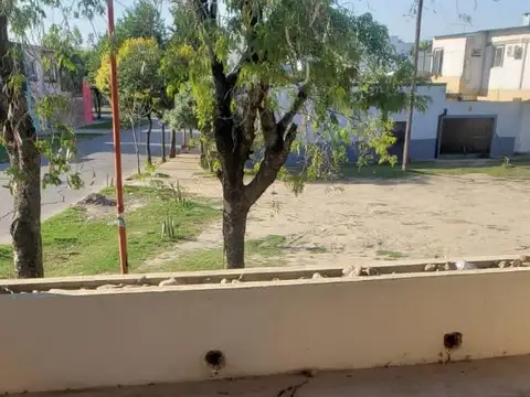 VENDE CASA Zª MIL VIVIENDAS