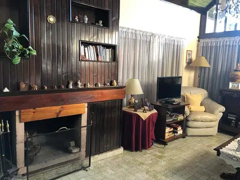 IMPECABLE CHALET SOBRE LOTE DE 17,32 X 55 M2 