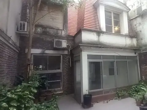 Excelente 3 ambientes en dos plantas con patio | recoleta