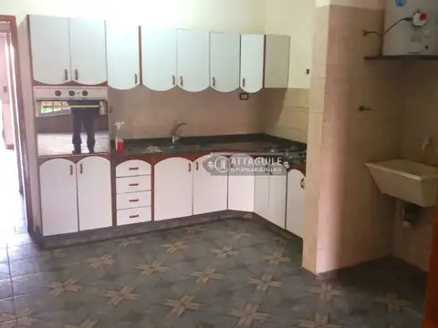 Casa 7 ambientes con 3 baños