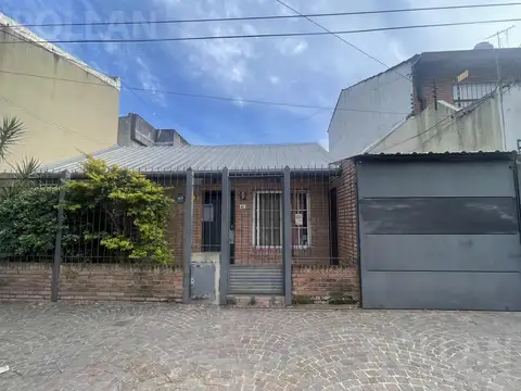 Casa Multifamiliar  s/amp lote  EN VENTA  Villa Adelina