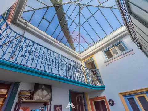 VENTA VIVIENDA + 3 LOCALES EN CENTRO - RENTA. 11%