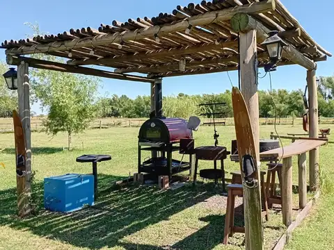 Casa 4 ambientes con 2 baños