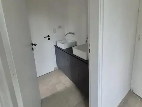 Casa 5 ambientes con 4 baños