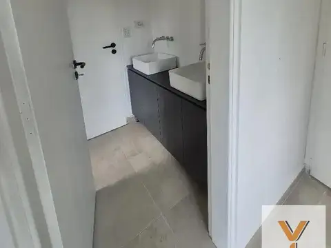 Casa 5 ambientes con 4 baños
