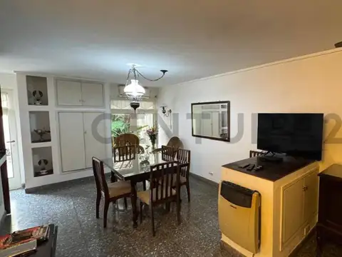 Casa 6 ambientes con 1 baño