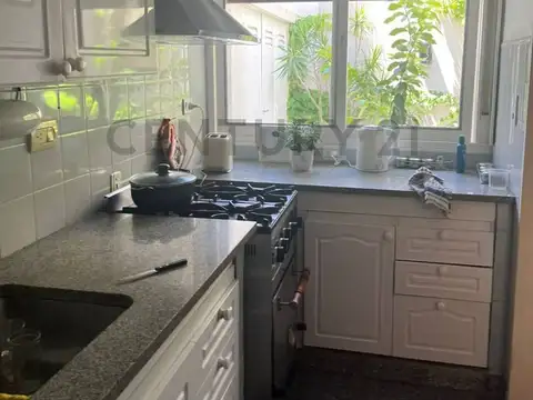 VENTA DE CASA SOBRE AV. 38, APTA BANCO, LA PLATA