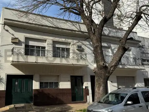 VENTA DE CASA SOBRE AV. 38, APTA BANCO, LA PLATA