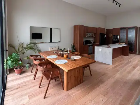 Casa 7 ambientes con 4 baños