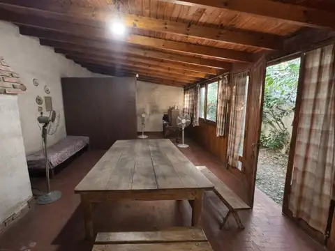 Casa 6 ambientes con 2 baños