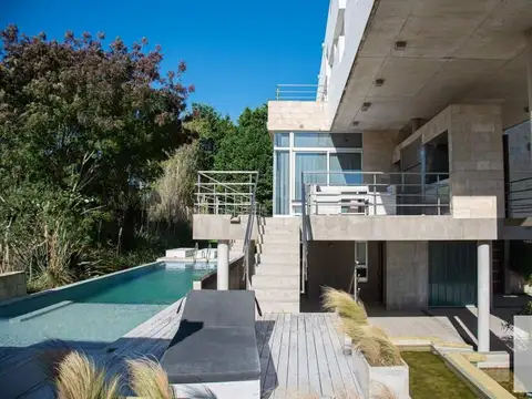 Casa en venta - 5 Dormitorios 7 Baños - Cariló