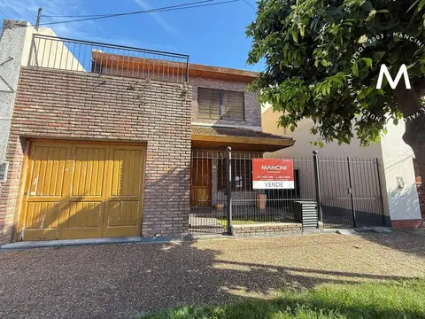 Casa en venta de 3 ambientes con patio y cochera - Villa Ballester