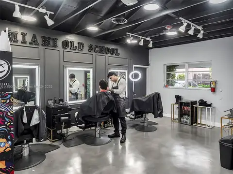 2700 Biscayne Bolevard