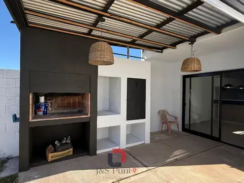 Casa en Alquiler con 1 cochera