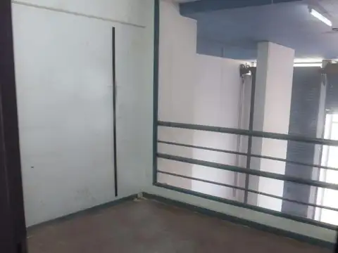 Amplio Local Rioja entre Lagos y Callao