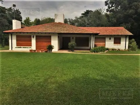 Casa 7 ambientes con 2 baños