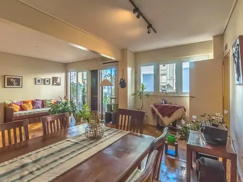 Departamento a la venta de 7 ambientes en Flores Piso entero