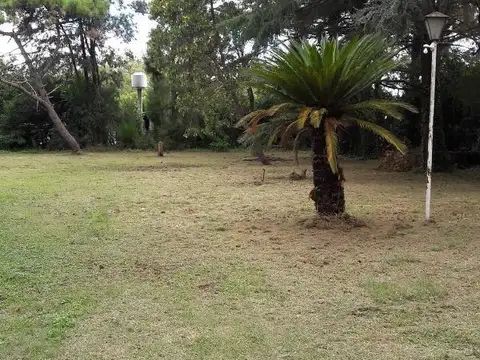 OPORTUNIDAD IMPORTANTE LOTE CON 2 PROPIEDADES, PILETA, VESTUARIOS ESCUCHA OFERTA