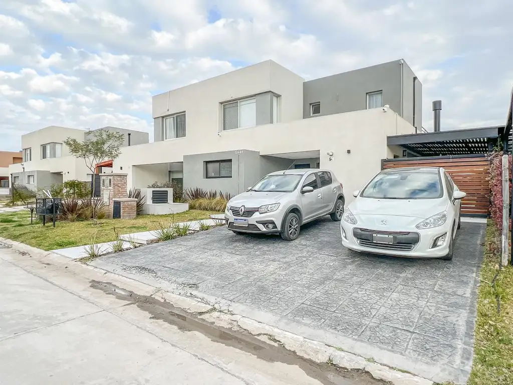 Casa en Venta con cochera