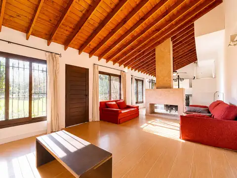 Casa 5 ambientes con 3 baños