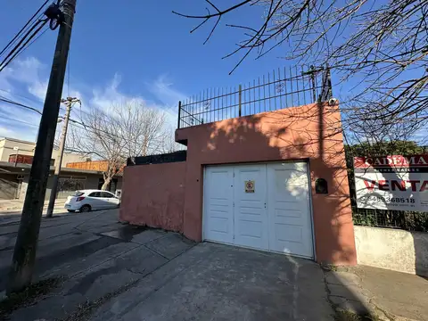 Casa 5 ambientes con 1 baño